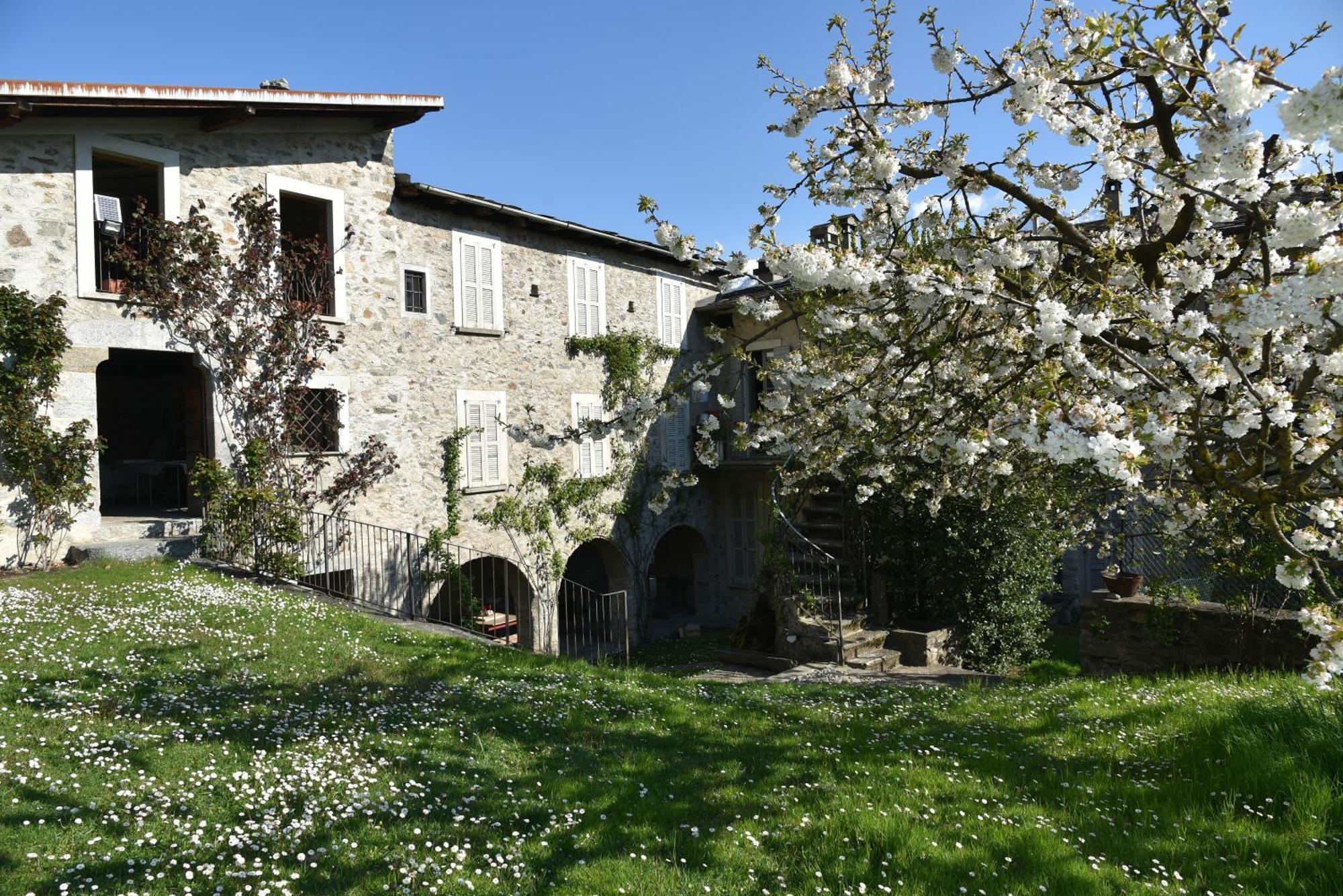 Piano Nobile Al Roseto Del Drago Villa San Bernardo  Kültér fotó