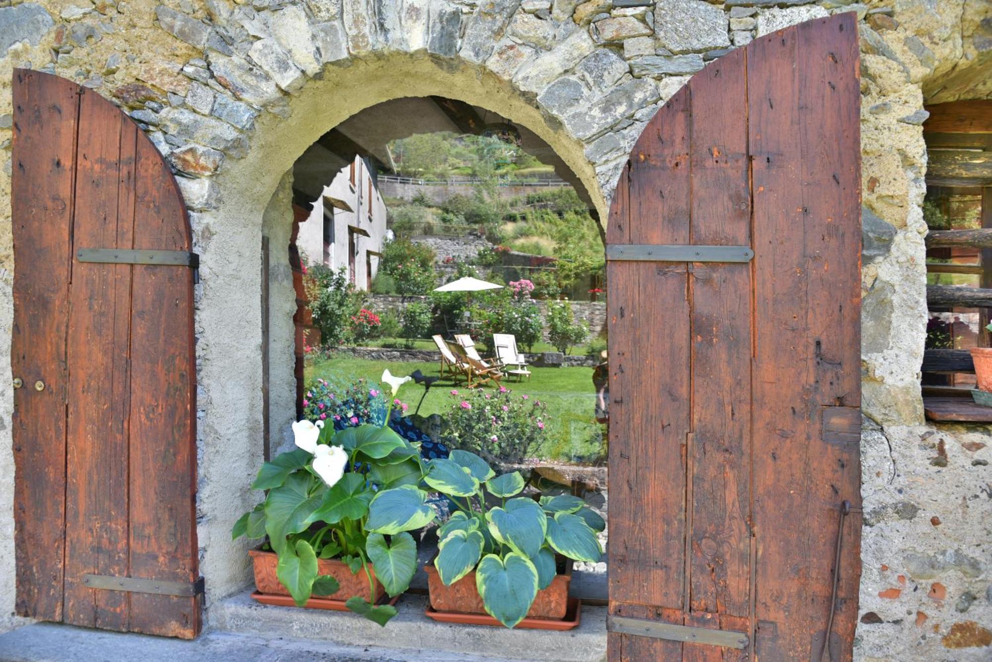 Piano Nobile Al Roseto Del Drago Villa San Bernardo  Kültér fotó